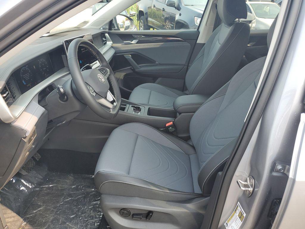 new 2025 Volkswagen Tiguan car, priced at $33,957