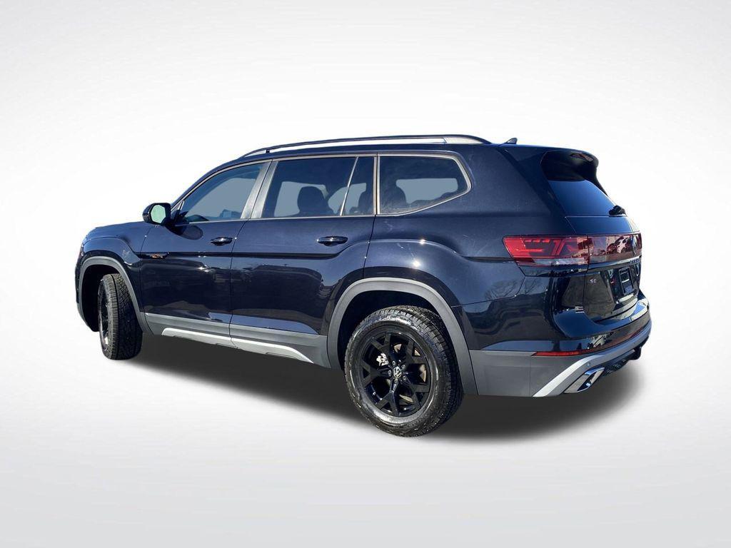 new 2025 Volkswagen Atlas car, priced at $40,800
