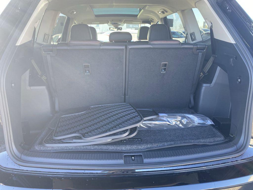 new 2025 Volkswagen Atlas car, priced at $40,800