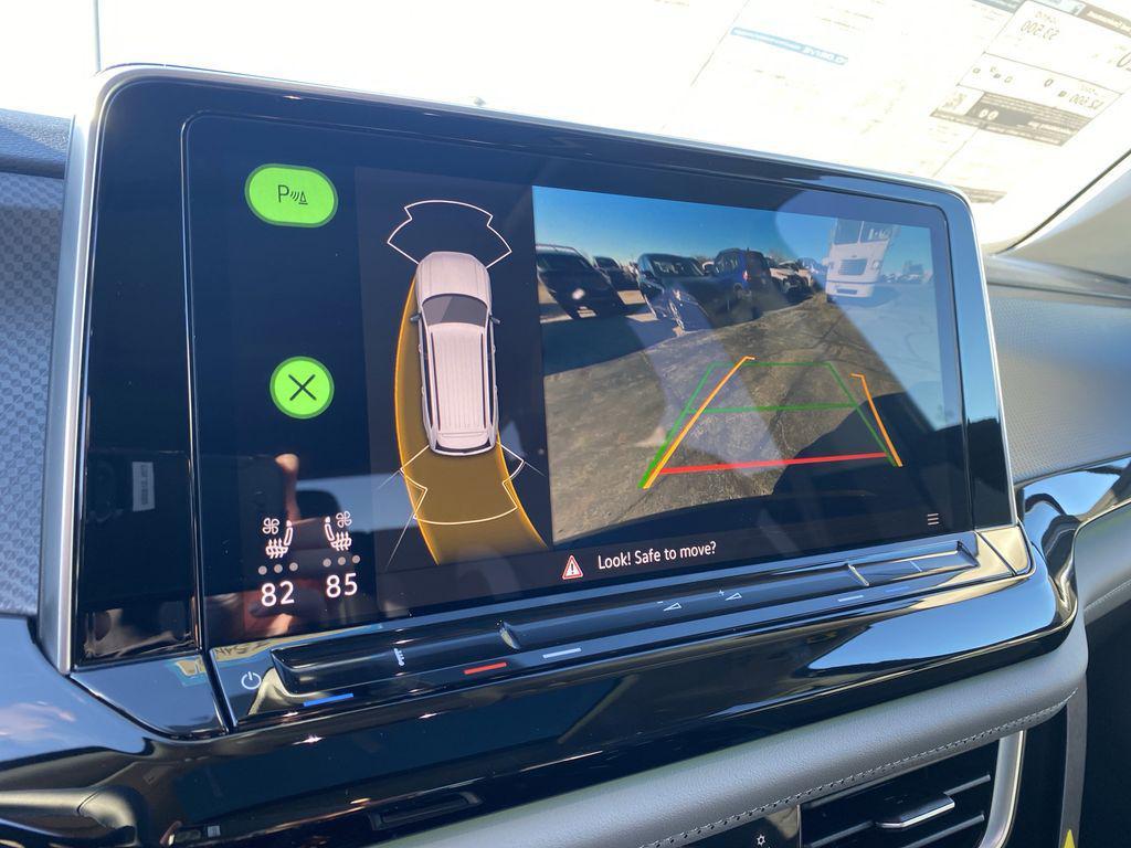 new 2025 Volkswagen Atlas car, priced at $40,800