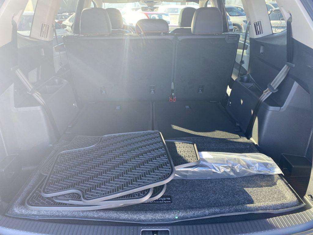 new 2025 Volkswagen Atlas car, priced at $40,800