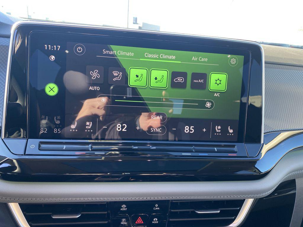 new 2025 Volkswagen Atlas car, priced at $40,800