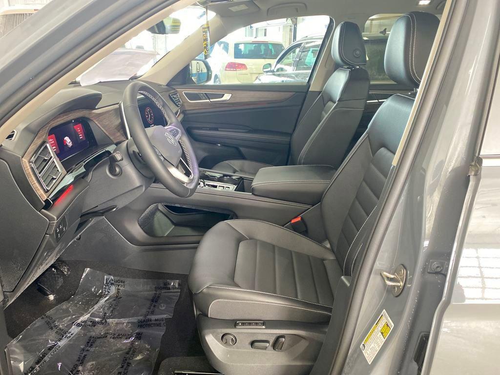 new 2025 Volkswagen Atlas car, priced at $45,714
