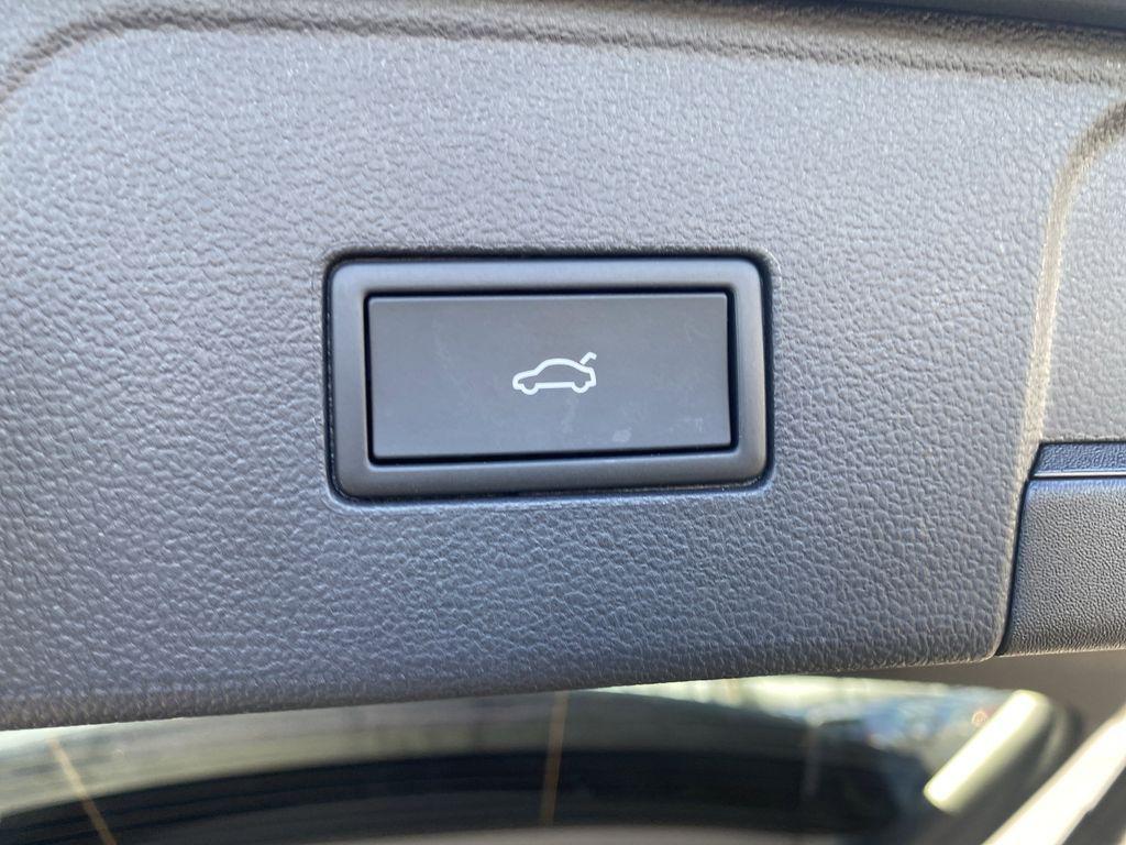 new 2025 Volkswagen Atlas car, priced at $40,800