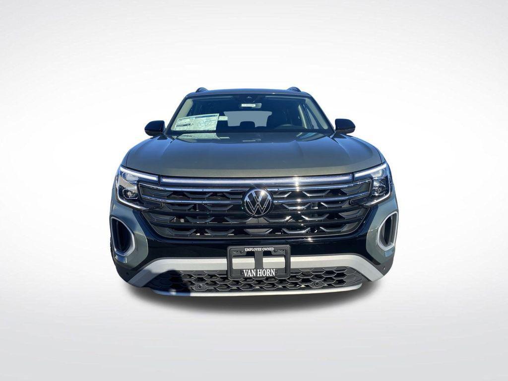 new 2025 Volkswagen Atlas car, priced at $40,800