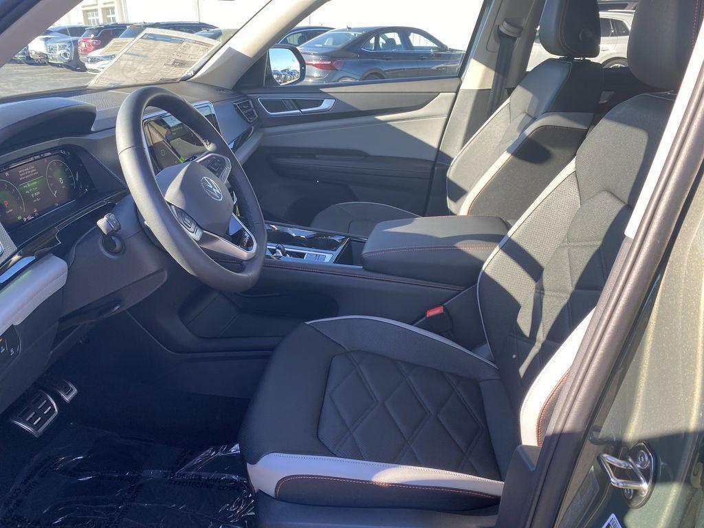 new 2025 Volkswagen Atlas car, priced at $40,800