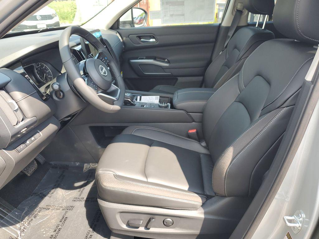 new 2025 Nissan Pathfinder car, priced at $39,015