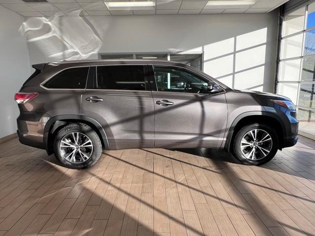 used 2016 Toyota Highlander car, priced at $20,318