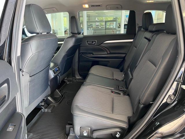 used 2019 Toyota Highlander car, priced at $27,295