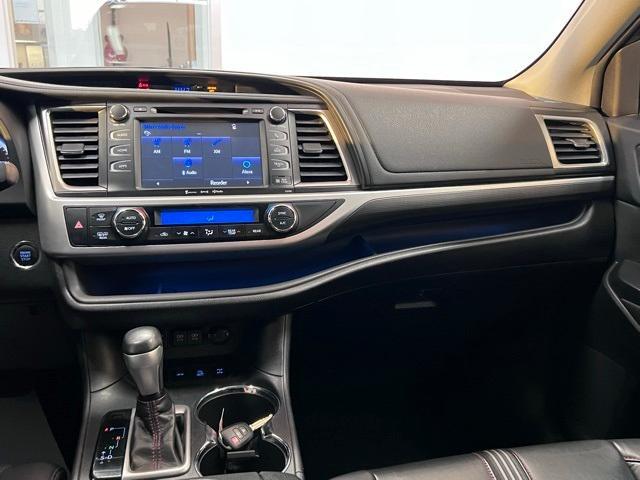 used 2019 Toyota Highlander car, priced at $25,653