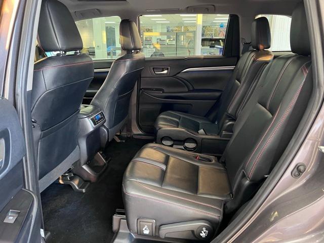 used 2019 Toyota Highlander car, priced at $25,653