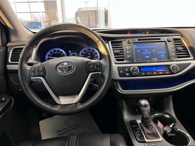 used 2019 Toyota Highlander car, priced at $25,653