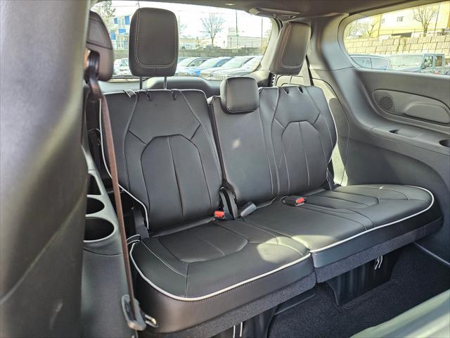 new 2025 Chrysler Pacifica Hybrid car, priced at $58,275