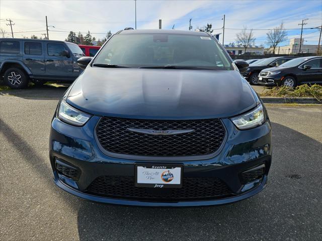 new 2025 Chrysler Pacifica Hybrid car, priced at $58,275