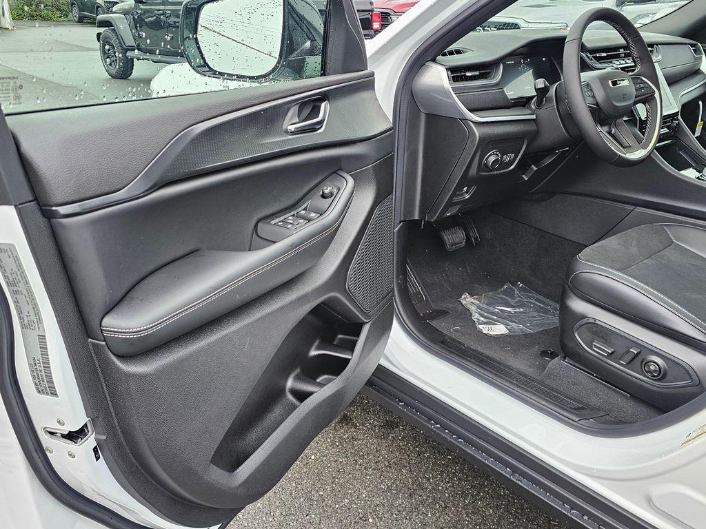 new 2025 Jeep Grand Cherokee L car, priced at $48,135