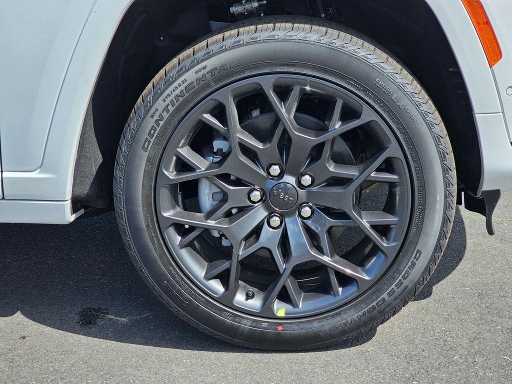 new 2025 Jeep Grand Cherokee L car, priced at $69,060
