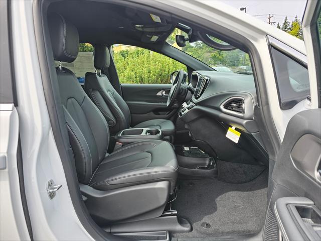 new 2025 Chrysler Pacifica car, priced at $42,720