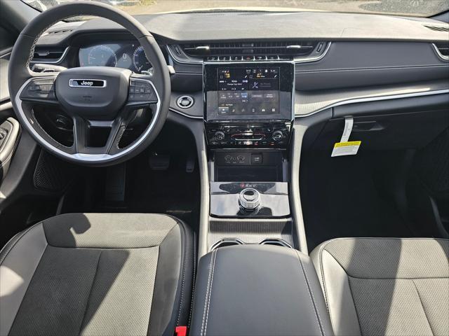 new 2024 Jeep Grand Cherokee car, priced at $37,670