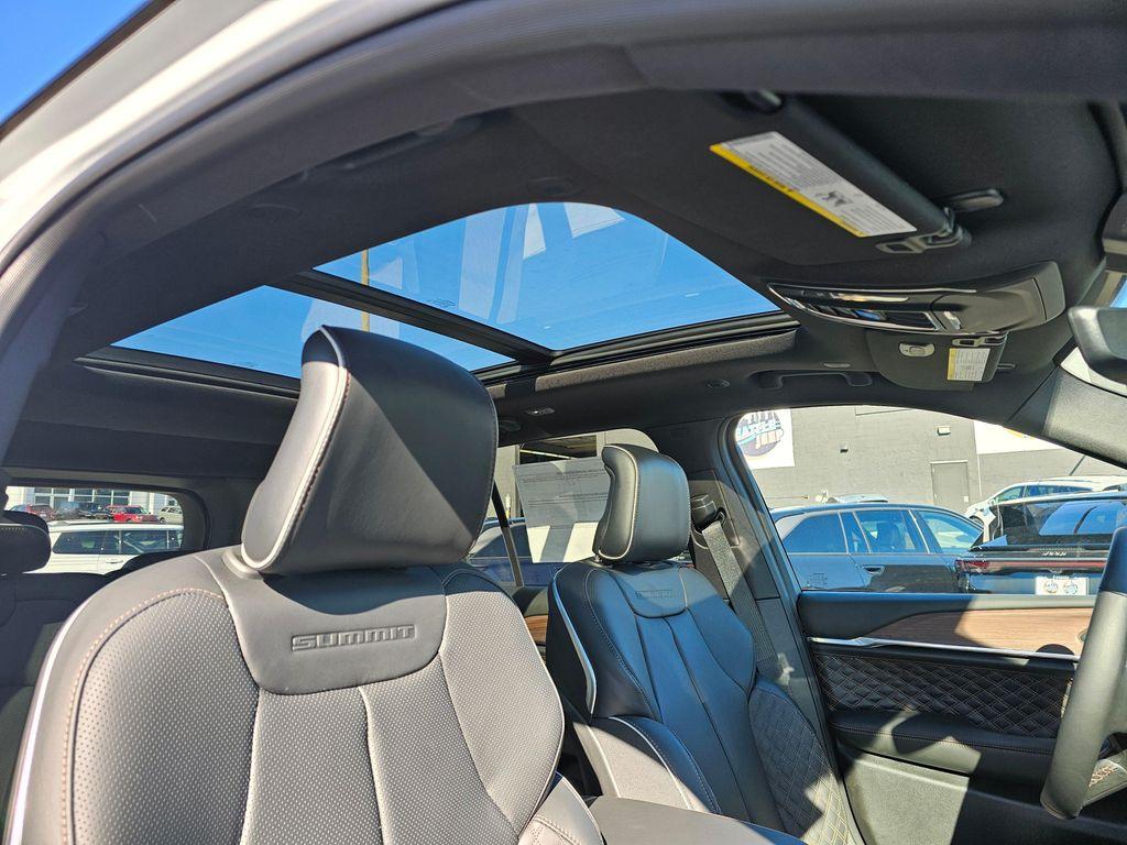 new 2025 Jeep Grand Cherokee car, priced at $51,528