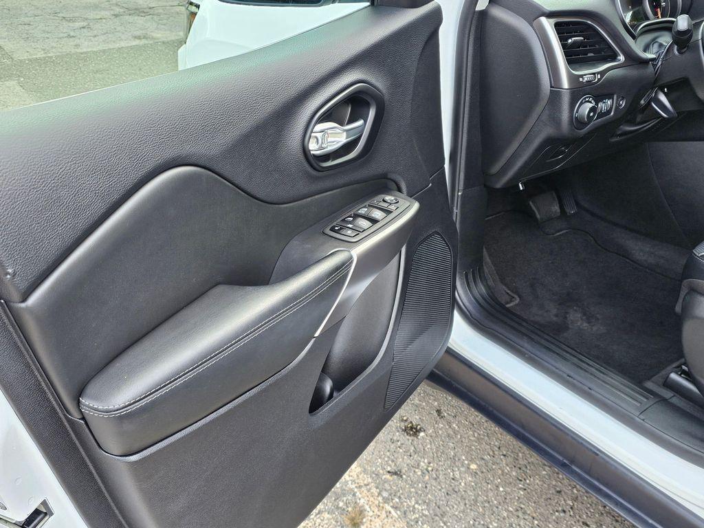 used 2022 Jeep Cherokee car, priced at $23,763