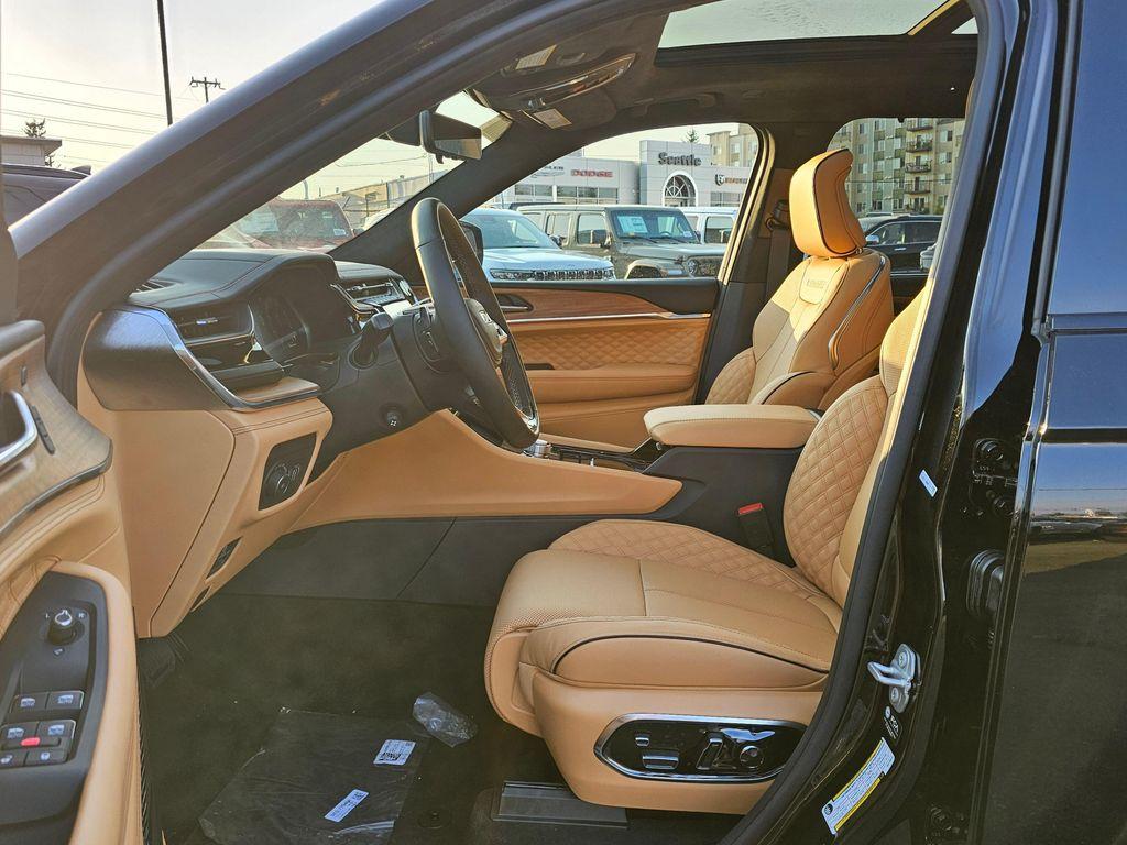 new 2025 Jeep Grand Cherokee car, priced at $61,150