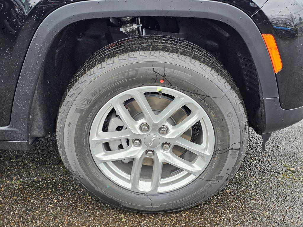 new 2025 Jeep Grand Cherokee car, priced at $33,970