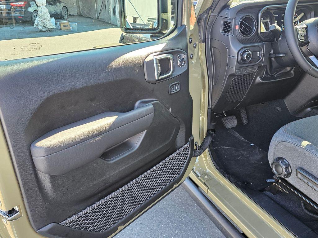 new 2025 Jeep Wrangler car, priced at $62,295