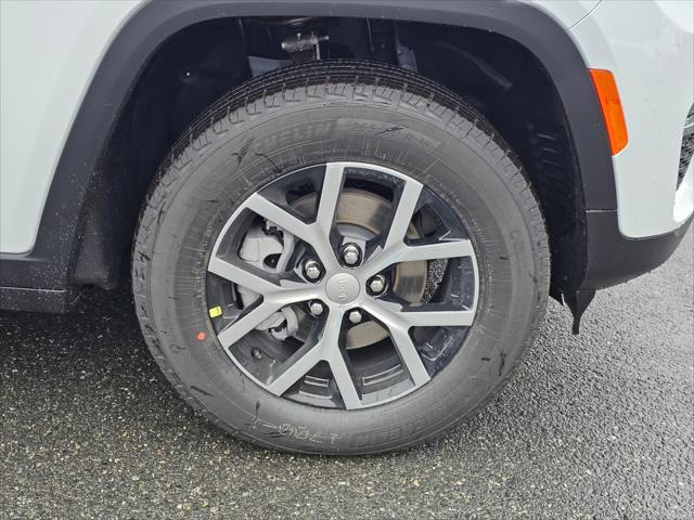 new 2025 Jeep Grand Cherokee car, priced at $40,200