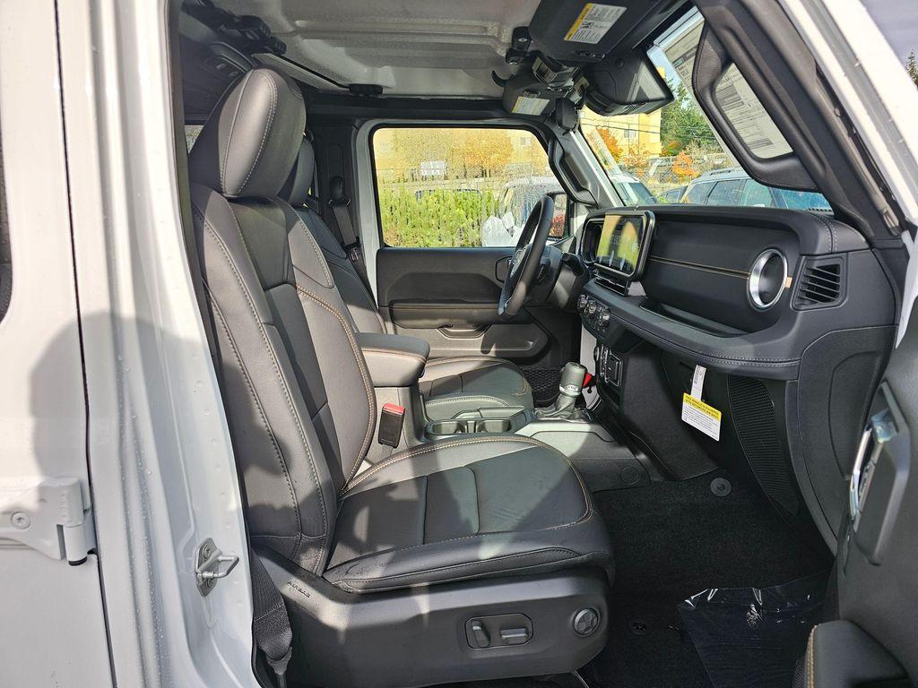 new 2025 Jeep Gladiator car, priced at $45,565