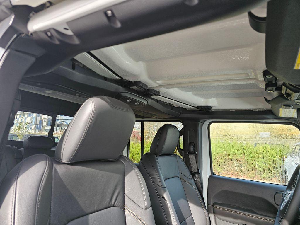 new 2025 Jeep Gladiator car, priced at $45,565