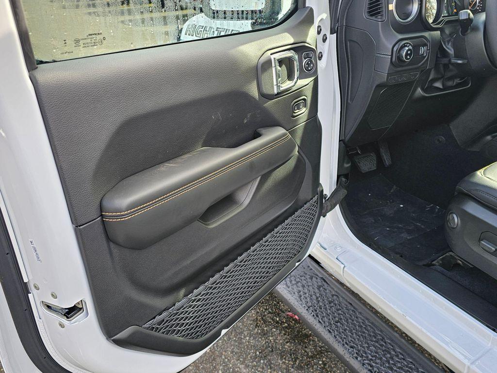 new 2025 Jeep Gladiator car, priced at $45,565