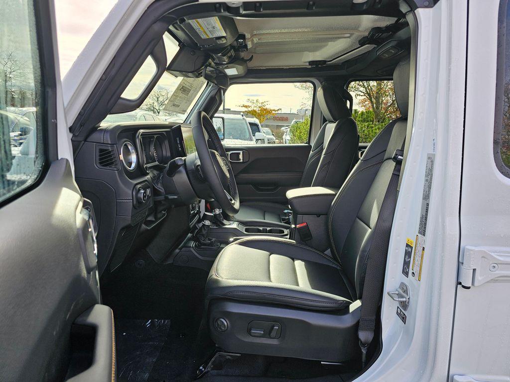 new 2025 Jeep Gladiator car, priced at $45,565