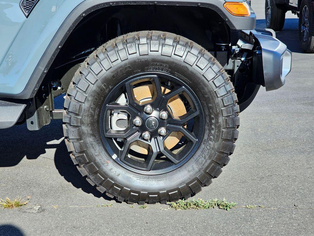 new 2025 Jeep Gladiator car, priced at $39,383