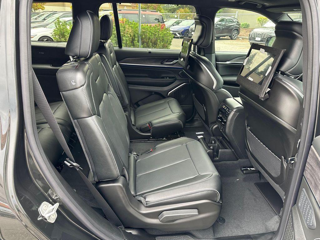 new 2024 Jeep Grand Cherokee L car, priced at $62,050