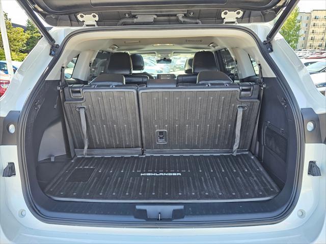used 2022 Toyota Highlander car, priced at $40,575