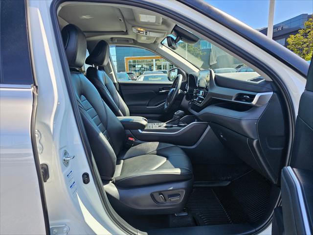 used 2022 Toyota Highlander car, priced at $40,575