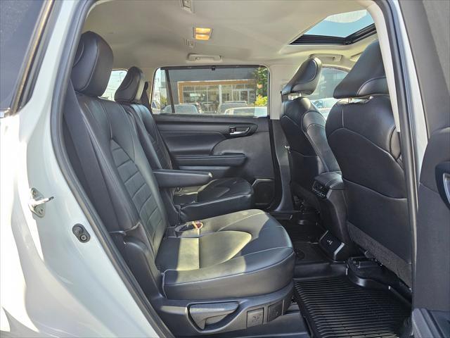 used 2022 Toyota Highlander car, priced at $40,575