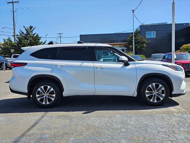 used 2022 Toyota Highlander car, priced at $40,575