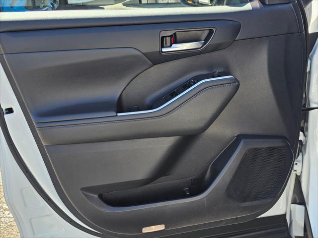 used 2022 Toyota Highlander car, priced at $40,575
