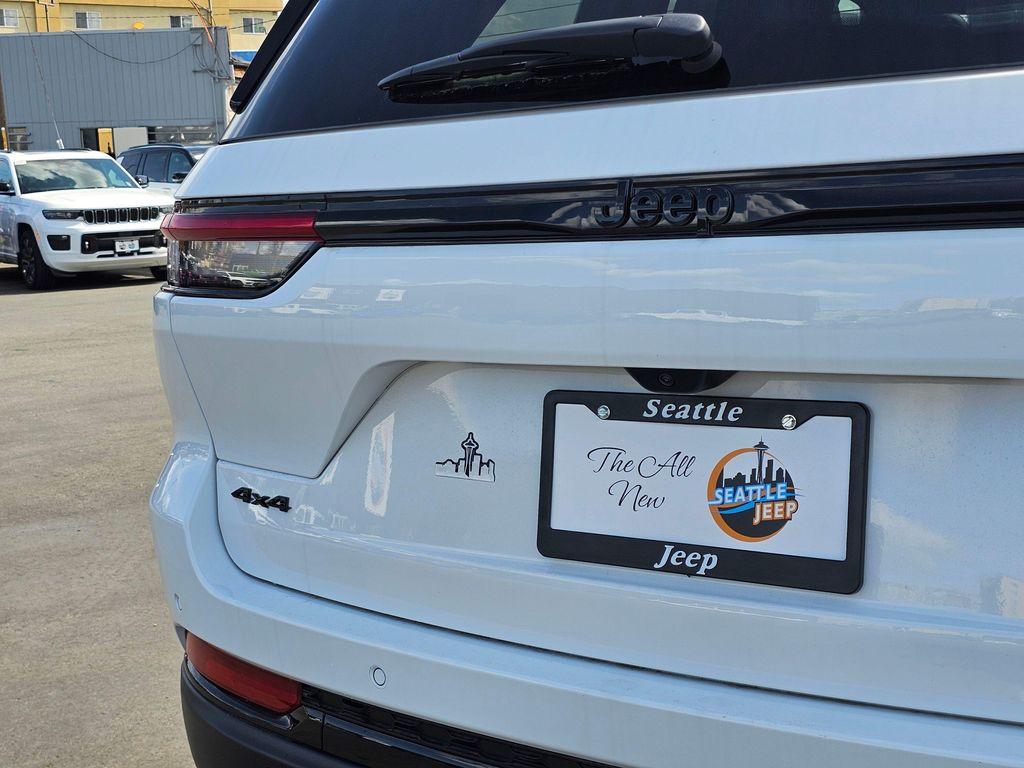 new 2025 Jeep Grand Cherokee car, priced at $44,685