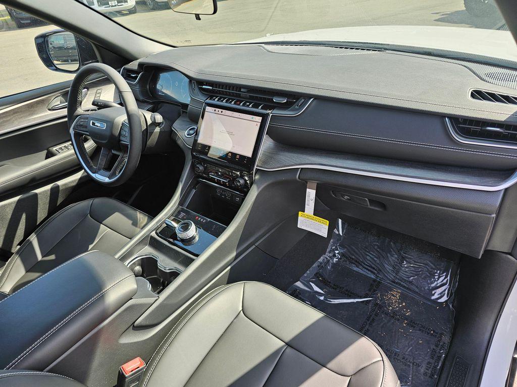 new 2025 Jeep Grand Cherokee car, priced at $44,685