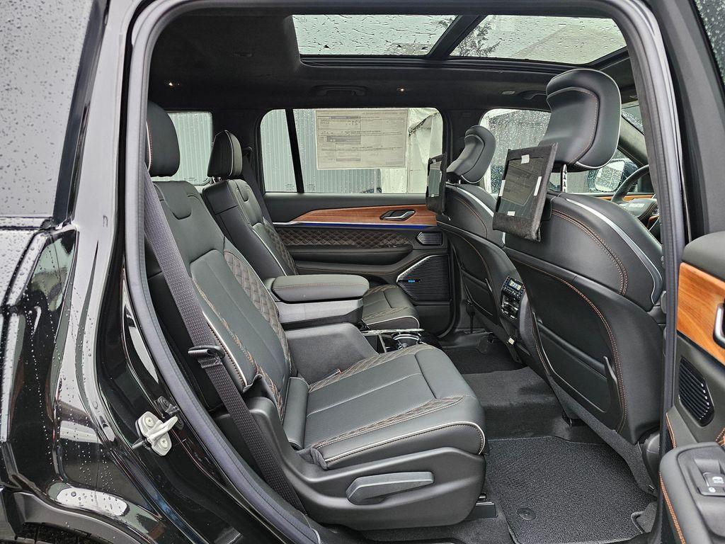 new 2025 Jeep Grand Cherokee L car, priced at $68,625