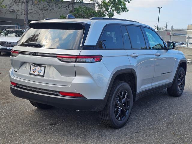 new 2024 Jeep Grand Cherokee car, priced at $40,025