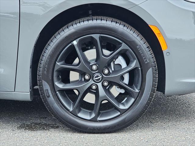 new 2025 Chrysler Pacifica car, priced at $51,335