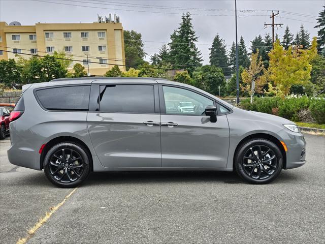 new 2025 Chrysler Pacifica car, priced at $51,335