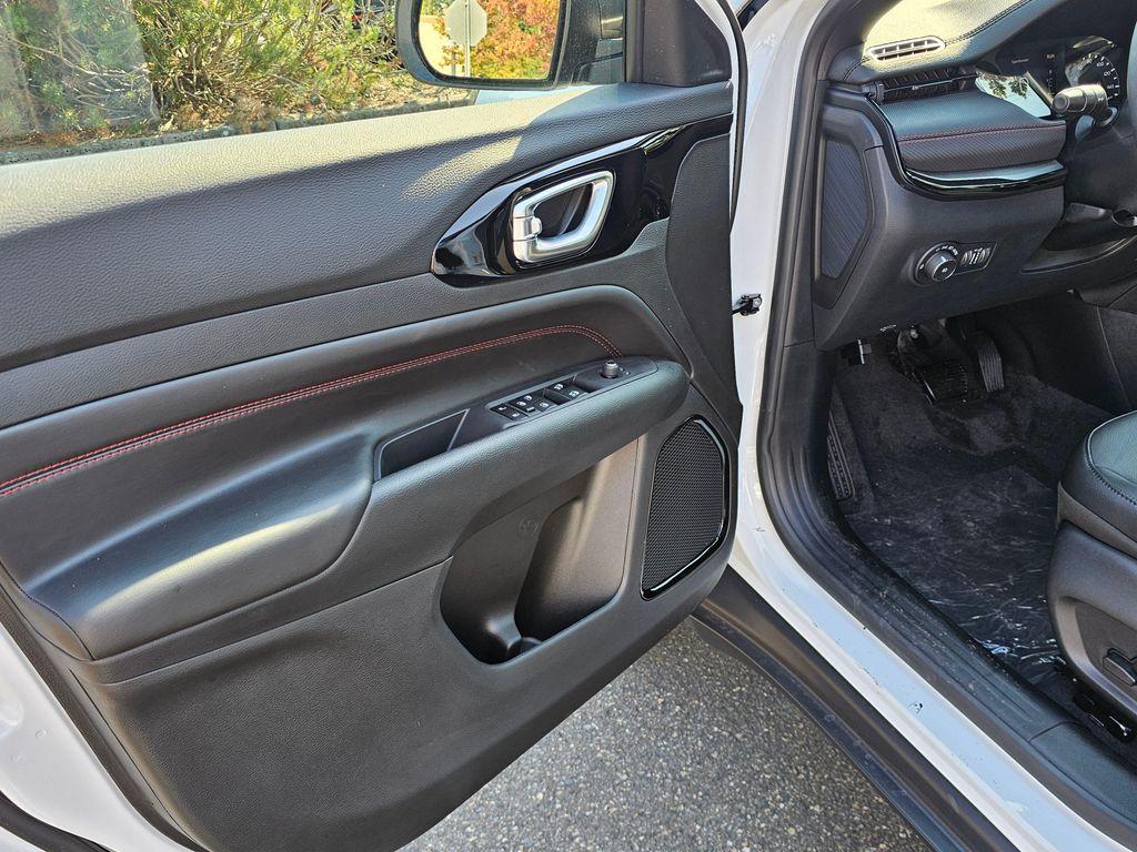 new 2025 Jeep Compass car, priced at $31,965
