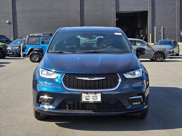 new 2025 Chrysler Pacifica car, priced at $44,965