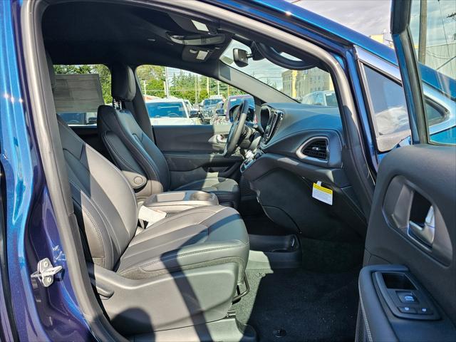 new 2025 Chrysler Pacifica car, priced at $44,965