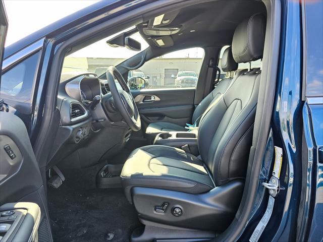 new 2025 Chrysler Pacifica car, priced at $44,965