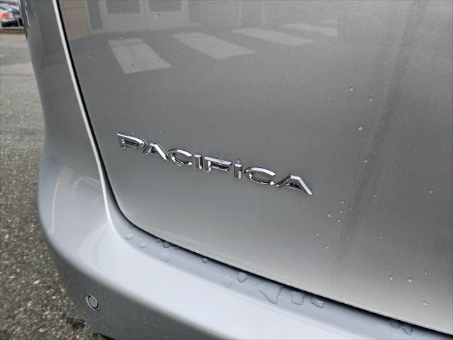 new 2023 Chrysler Pacifica Hybrid car, priced at $43,225